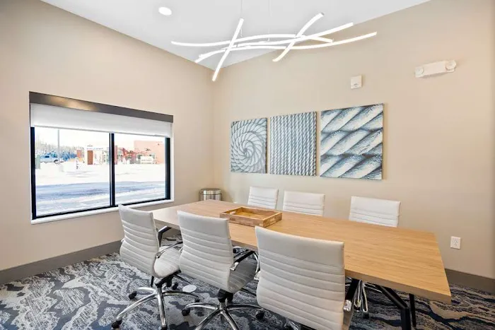Best Western Plus Marquette Hotel & Suites 4