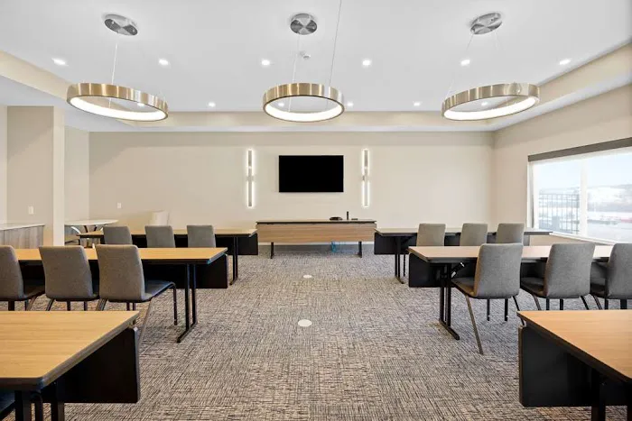 Best Western Plus Marquette Hotel & Suites 4
