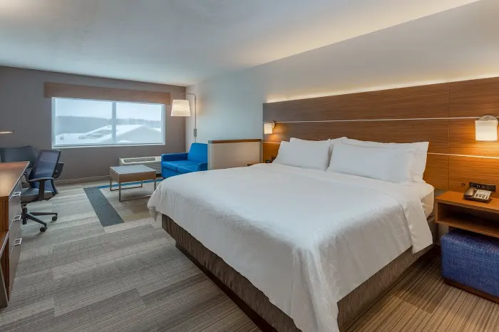 Holiday Inn Express & Suites Rice Lake by IHG 4