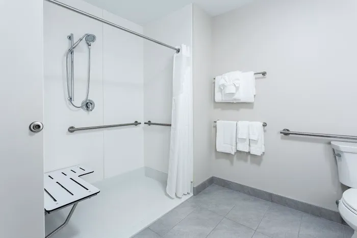 Holiday Inn Express & Suites Rice Lake by IHG 4