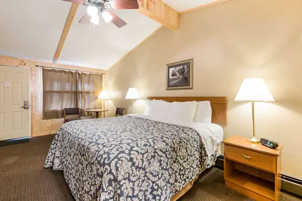 Econo Lodge 4