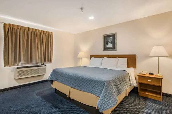 Econo Lodge 4