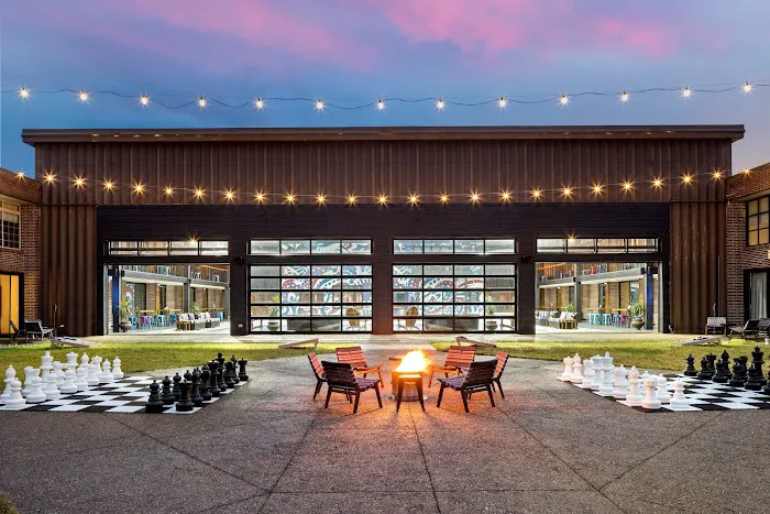 The Highlander Hotel 5