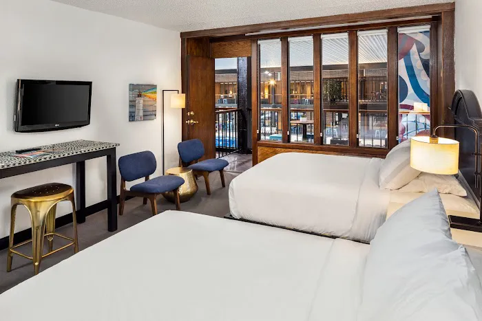 The Highlander Hotel 5