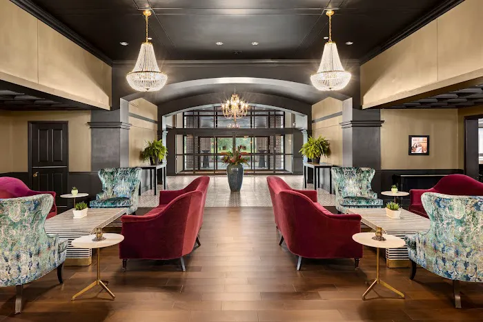 The Highlander Hotel 5