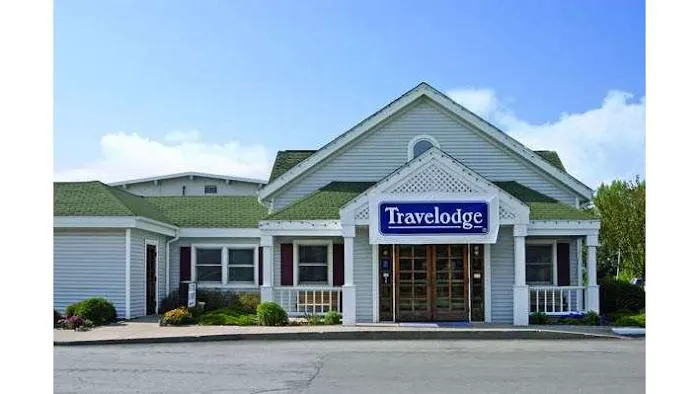 Travelodge by Wyndham Iowa City 5