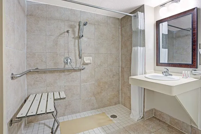 Travelodge by Wyndham Iowa City 5