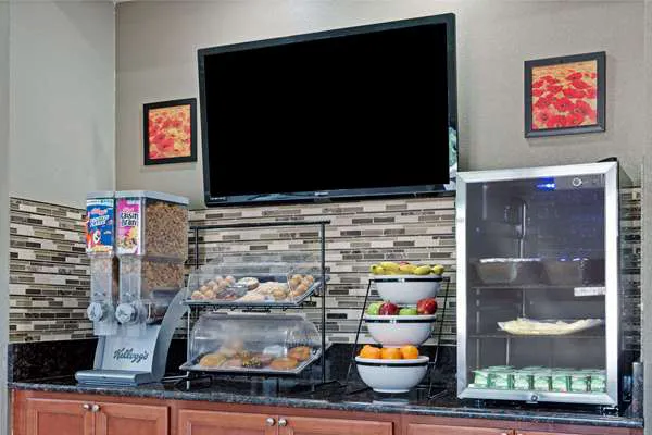 Travelodge by Wyndham Iowa City 5