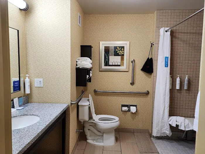 Hampton Inn Iowa City/Coralville 4