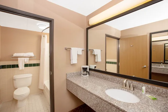 AmericInn by Wyndham Coralville 4