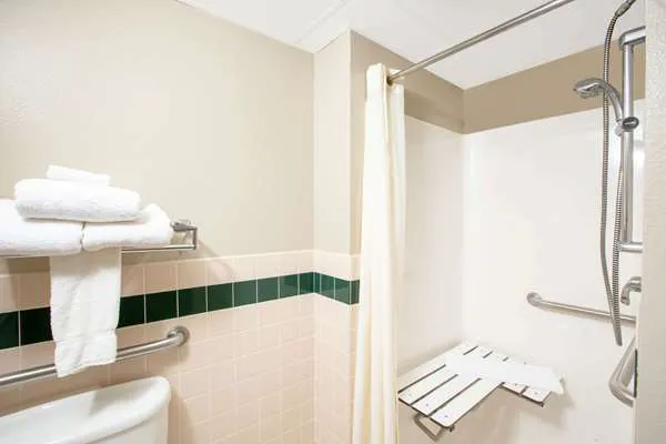 AmericInn by Wyndham Coralville 4