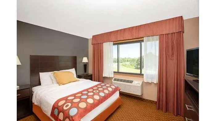 AmericInn by Wyndham Coralville 4