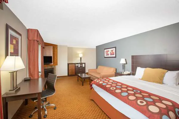 AmericInn by Wyndham Coralville 4