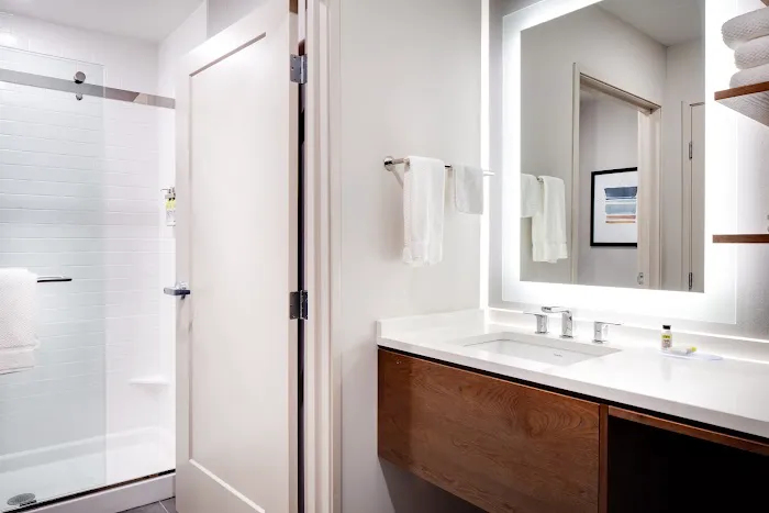 Staybridge Suites Iowa City - Coralville by IHG 5