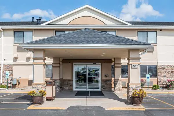 Quality Inn Coralville - Iowa River Landing 4