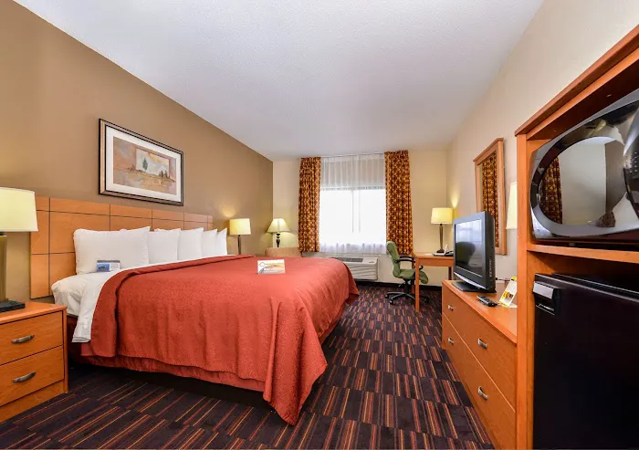 Quality Inn Coralville - Iowa River Landing 4