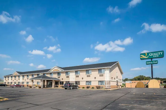 Quality Inn Coralville - Iowa River Landing 4