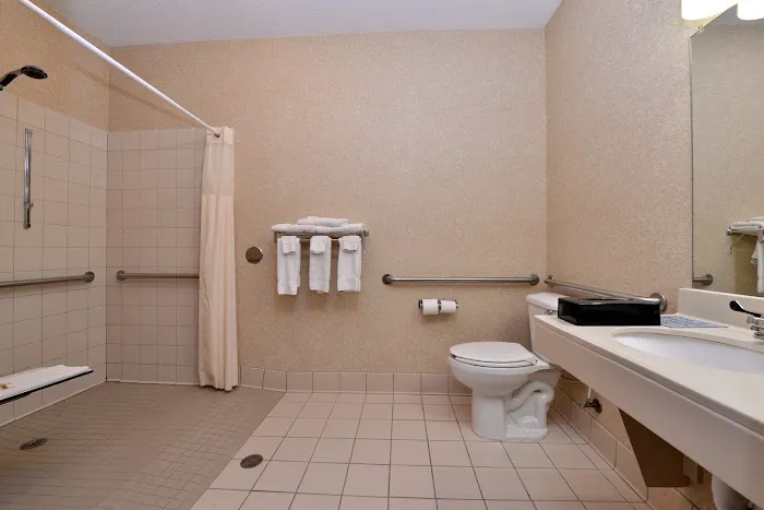Quality Inn Coralville - Iowa River Landing 4