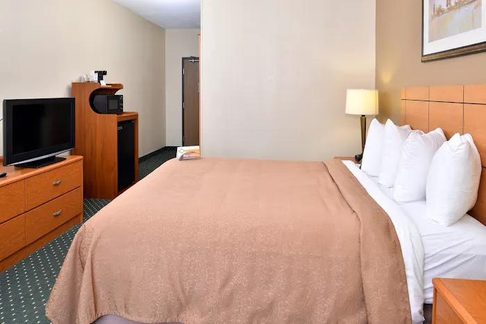 Quality Inn Coralville - Iowa River Landing 4