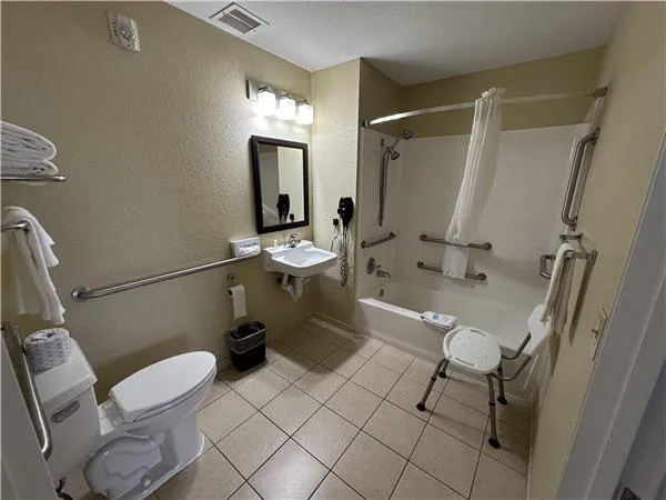 MainStay Suites Coralville - Iowa City 4
