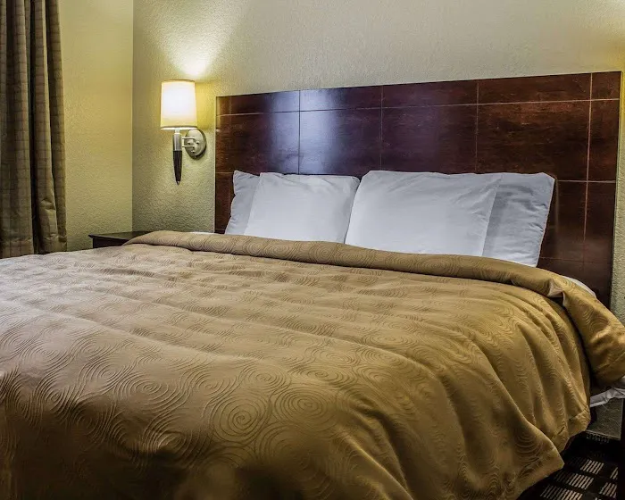 MainStay Suites Coralville - Iowa City 4