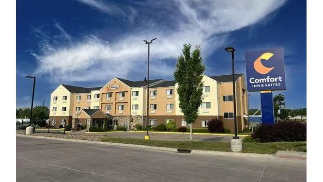 Comfort Inn & Suites Coralville - Iowa City near Iowa River Landing 4