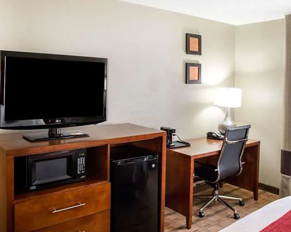 Comfort Inn & Suites Coralville - Iowa City near Iowa River Landing 4