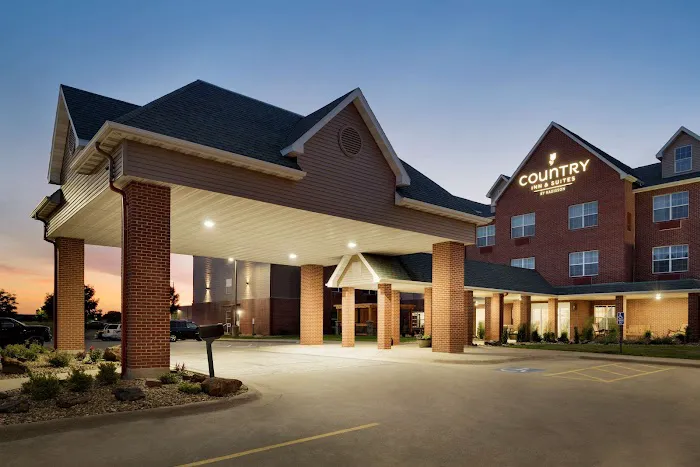 Country Inn & Suites by Radisson, Coralville, IA 4