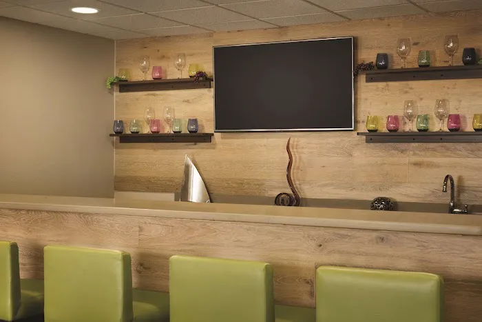 Country Inn & Suites by Radisson, Coralville, IA 4