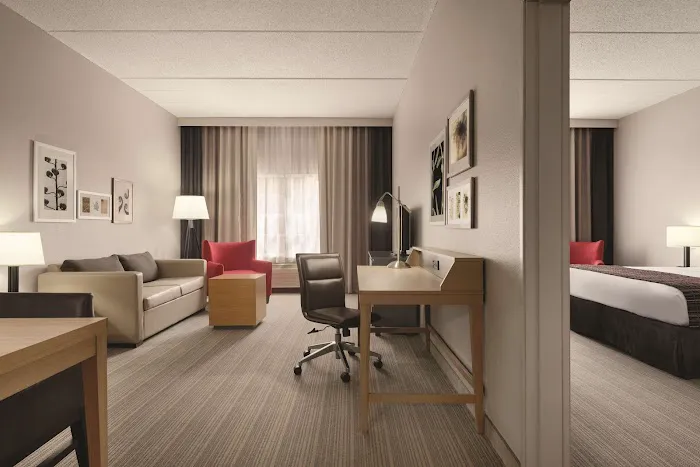 Country Inn & Suites by Radisson, Coralville, IA 4