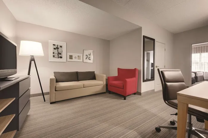 Country Inn & Suites by Radisson, Coralville, IA 4