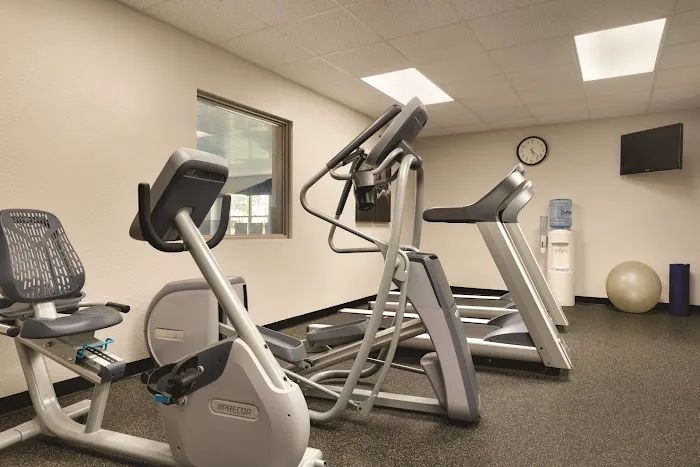 Country Inn & Suites by Radisson, Coralville, IA 4