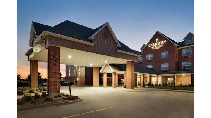 Country Inn & Suites by Radisson, Coralville, IA 4