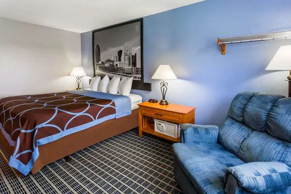 Super 8 by Wyndham Iowa City/Coralville 4