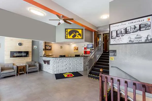 Super 8 by Wyndham Iowa City/Coralville 4