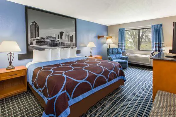 Super 8 by Wyndham Iowa City/Coralville 4