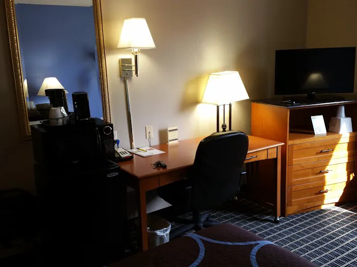 Super 8 by Wyndham Iowa City/Coralville 4