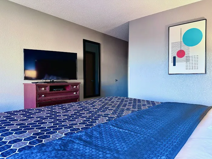 American Inn Cedar Rapids South Airport CID 5