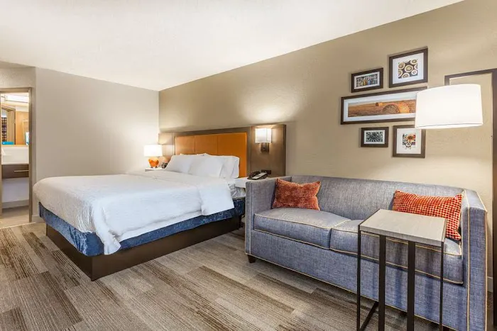 Hampton Inn Cedar Rapids South 5