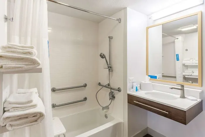 Hampton Inn Cedar Rapids South 5