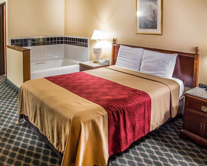Econo Lodge 5