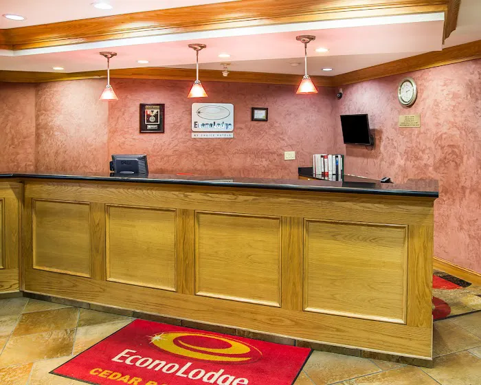 Econo Lodge 5