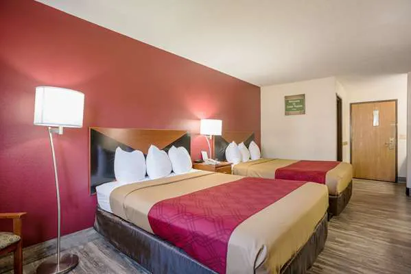 Econo Lodge 5