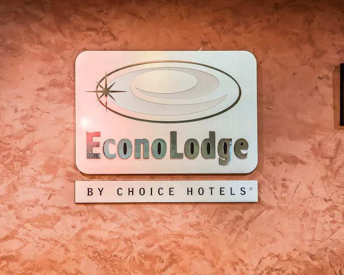 Econo Lodge 5