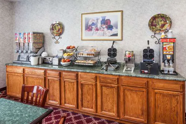 Baymont by Wyndham Cedar Rapids 5