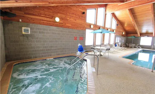 AmericInn by Wyndham Cedar Rapids Airport 4