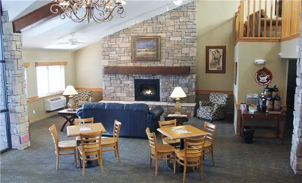 AmericInn by Wyndham Cedar Rapids Airport 4