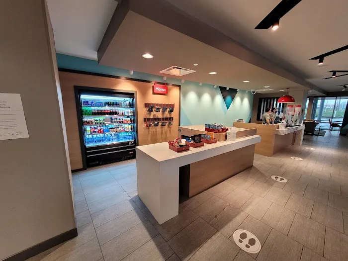 avid hotel Cedar Rapids South - Arpt Area, an IHG Hotel 4