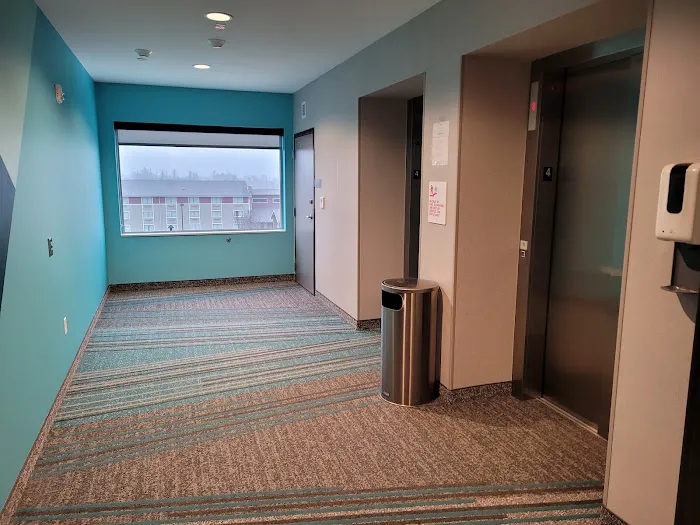 avid hotel Cedar Rapids South - Arpt Area, an IHG Hotel 4