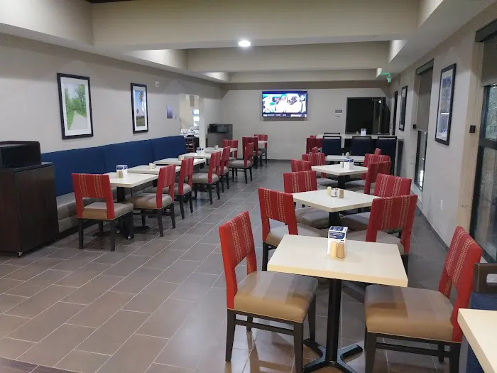 Comfort Inn & Suites Cedar Rapids Airport 4